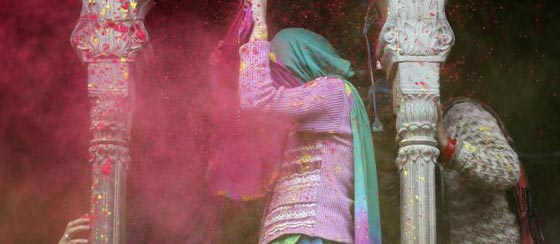 بالصور.. مهرجان الألوان ينبض بالحياة في الهند صورة رقم 7