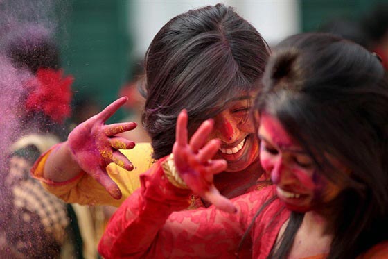 بالصور.. مهرجان الألوان ينبض بالحياة في الهند صورة رقم 8