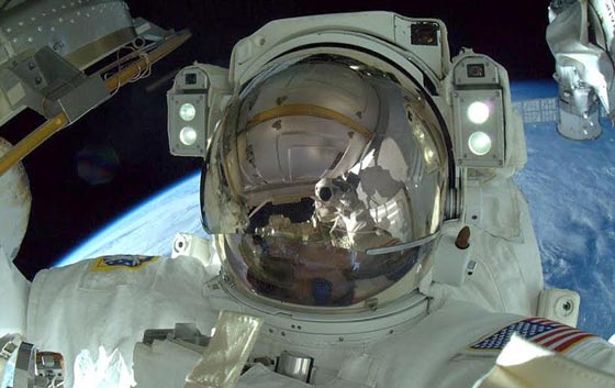  صور محطة الفضاء العملاقة.. هل تستطيع رؤية رائد الفضاء؟ صورة رقم 2