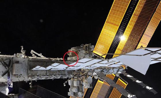  صور محطة الفضاء العملاقة.. هل تستطيع رؤية رائد الفضاء؟ صورة رقم 1