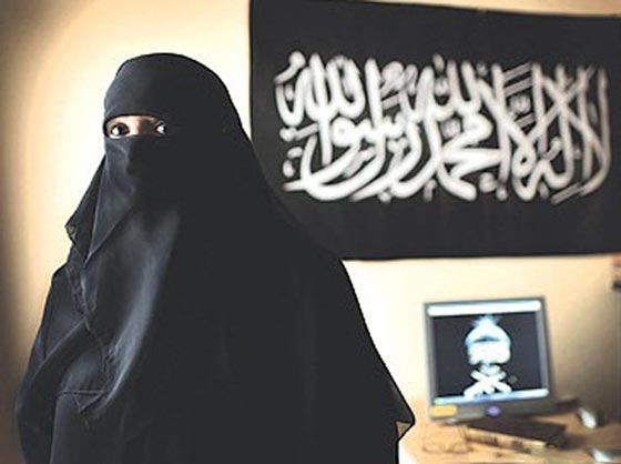  من هي المرأة التي طالبت القاعدة بتحريرها مقابل القنصل السعودي المخطوف؟ صورة رقم 3