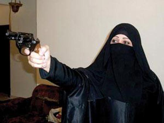  من هي المرأة التي طالبت القاعدة بتحريرها مقابل القنصل السعودي المخطوف؟ صورة رقم 2