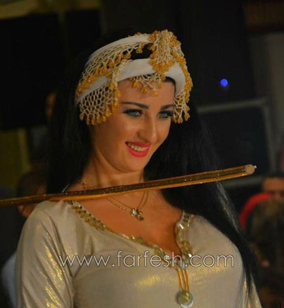  اعلامي مصري يحاور الراقصة صافيناز حول لبسها القناب وجهاد النكاح صورة رقم 5