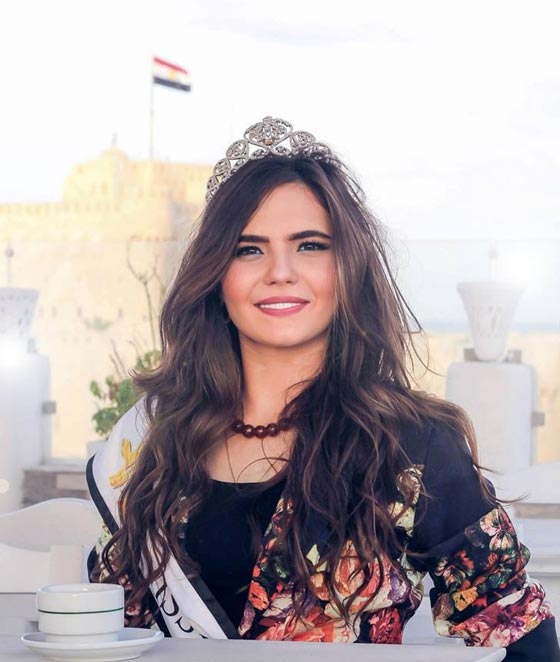 صور ملكة جمال مصر تستعرض جمالها ورشاقتها مرتدية شورت جينز  صورة رقم 8
