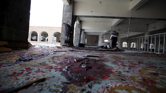 صور من الانفجار الانتحاري الرهيب في احد مساجد صنعاء.. فيديو صورة رقم 2
