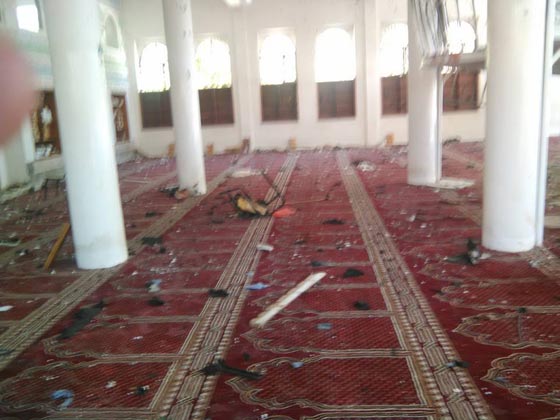صور من الانفجار الانتحاري الرهيب في احد مساجد صنعاء.. فيديو صورة رقم 4