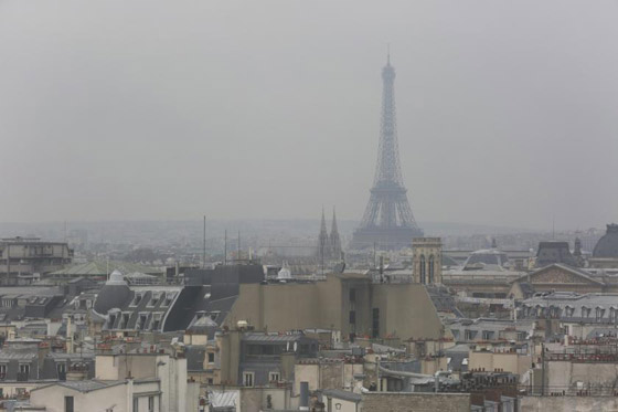 بسبب التلوث.. باريس تمنع نصف السيارات من السير في شوارعها صورة رقم 1
