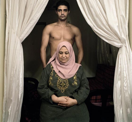 صور ابطال كمال الاجسام المصريين مع أمهاتهم بعدسة مصوّر فرنسي يعشق مصر  صورة رقم 17