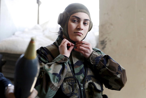 نساء الكوماندوز السوري يخضن المعارك وينفذن مهمات قتالية صعبة صورة رقم 6
