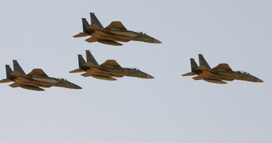 الطائرات السعودية تقصف مواقع الحوثيين وانباء عن مقتل قياداتهم صورة رقم 1
