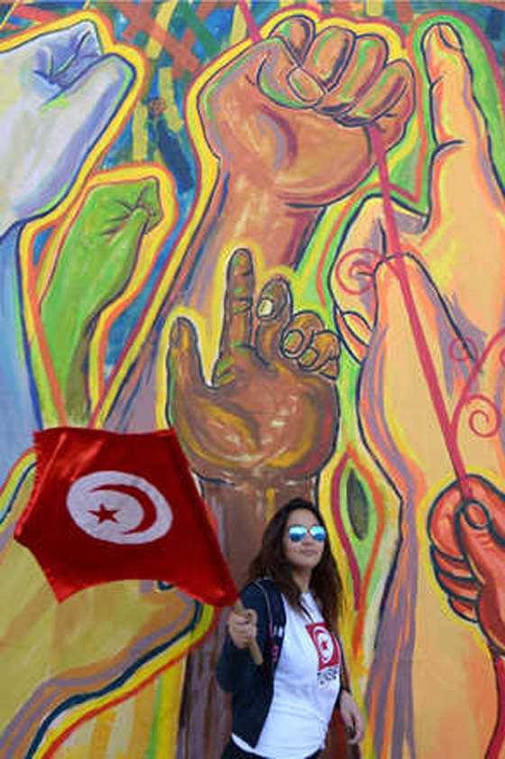 فلسطينيون يرفعون صور القيادات الثورية في تونس.. شاهد الصور صورة رقم 3