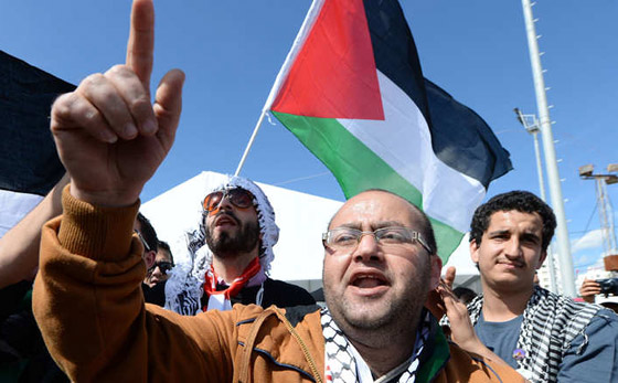 فلسطينيون يرفعون صور القيادات الثورية في تونس.. شاهد الصور صورة رقم 4