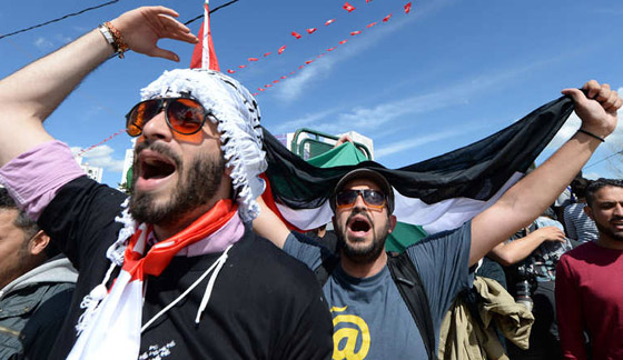 فلسطينيون يرفعون صور القيادات الثورية في تونس.. شاهد الصور صورة رقم 5