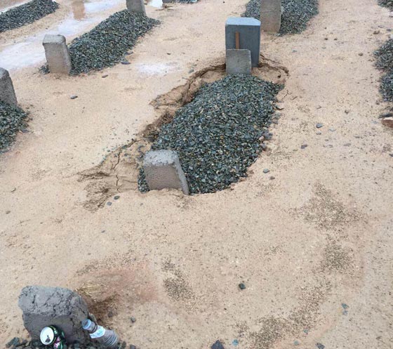  بالصور.. غرق الموتى في قبورهم بسبب الفيضانات بالسعودية صورة رقم 1