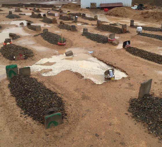  بالصور.. غرق الموتى في قبورهم بسبب الفيضانات بالسعودية صورة رقم 4