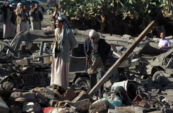اليوم الثاني لعاصفة الحزم.. انفجارات تهز صنعاء ومعارك في عدن صورة رقم 16