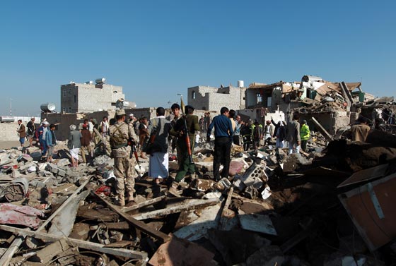 اليوم الثاني لعاصفة الحزم.. انفجارات تهز صنعاء ومعارك في عدن صورة رقم 18