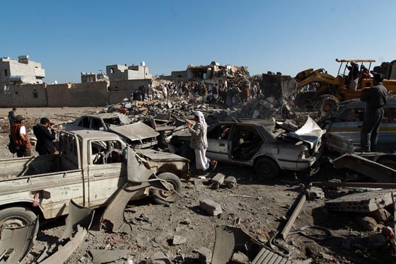 اليوم الثاني لعاصفة الحزم.. انفجارات تهز صنعاء ومعارك في عدن صورة رقم 19