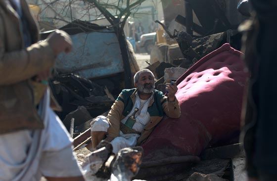 اليوم الثاني لعاصفة الحزم.. انفجارات تهز صنعاء ومعارك في عدن صورة رقم 25