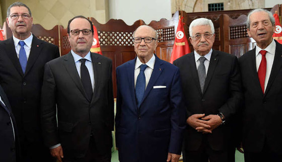 صور.. الرئيسان الفلسطيني والفرنسي في مسيرة ضد الارهاب بتونس صورة رقم 1