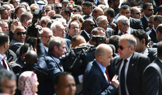 صور.. الرئيسان الفلسطيني والفرنسي في مسيرة ضد الارهاب بتونس صورة رقم 3