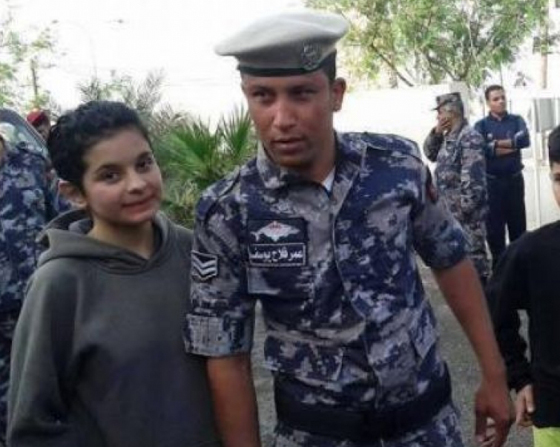 ملك الاردن يمنح وسام الشجاعة لرقيب انقذ طفلين عراقيين صورة رقم 1