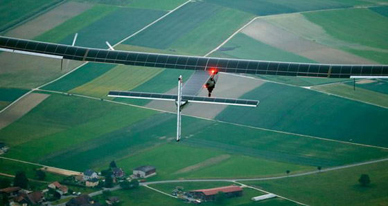 صور اول طائرة تعمل بالطاقة الشمسية في رحلة حول العالم  صورة رقم 7