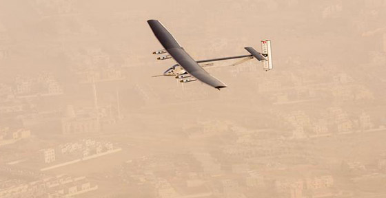 صور اول طائرة تعمل بالطاقة الشمسية في رحلة حول العالم  صورة رقم 4