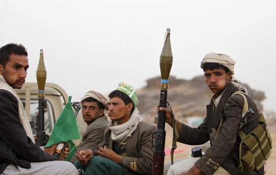 تهريب السلاح للحوثيين.. يتسبب باحتكاك خطير بين مروحية امريكية وطائرة ايرانية صورة رقم 6