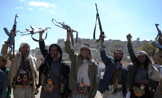 تهريب السلاح للحوثيين.. يتسبب باحتكاك خطير بين مروحية امريكية وطائرة ايرانية صورة رقم 5