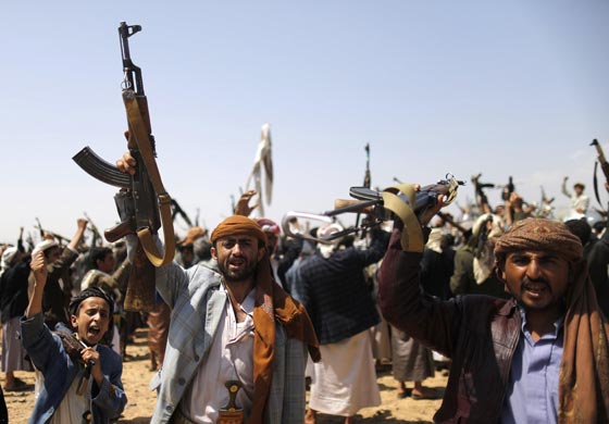 تهريب السلاح للحوثيين.. يتسبب باحتكاك خطير بين مروحية امريكية وطائرة ايرانية صورة رقم 8