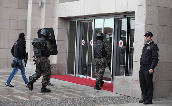 مصرع قاض تركي بعد احتجاز منظمة ارهابية له صورة رقم 13