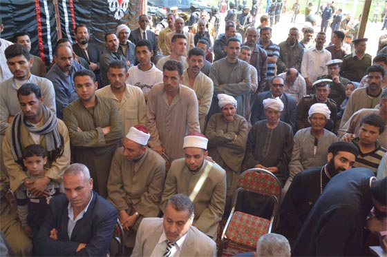  مسلمون يتبرعون لبناء كنيسة الشهداء المصريين الذين قتلوا في ليبيا صورة رقم 4