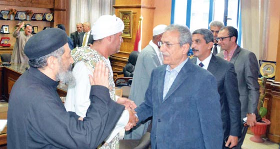  مسلمون يتبرعون لبناء كنيسة الشهداء المصريين الذين قتلوا في ليبيا صورة رقم 10