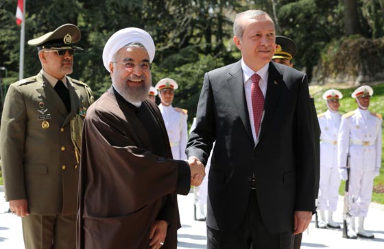 لماذا استقبل فريق الخيالة الايراني اردوغان برايتين حمراوين؟ صورة رقم 4