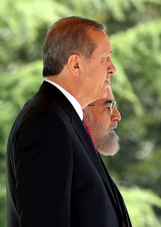 لماذا استقبل فريق الخيالة الايراني اردوغان برايتين حمراوين؟ صورة رقم 8