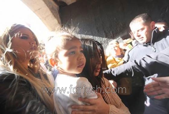 صور كيم كاردشيان تعمّد ابنتها في اسرائيل وتتوجه الى الاردن  صورة رقم 1