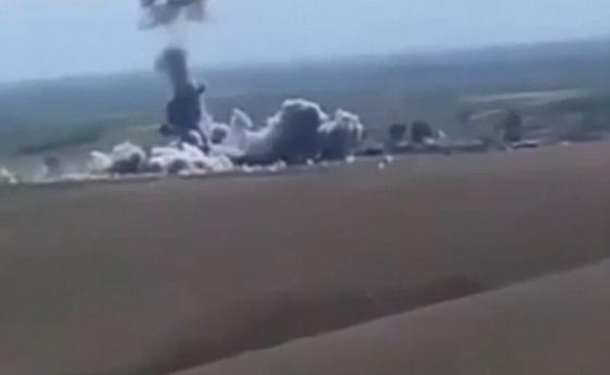 بالفيديو..شاهد كيف انفجر انتحاري داعش مثل الالعاب النارية في الهواء صورة رقم 4