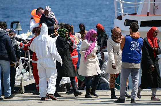  عنف طائفي.. مهاجرون مسلمون يلقون بالمسيحيين في البحر صورة رقم 10
