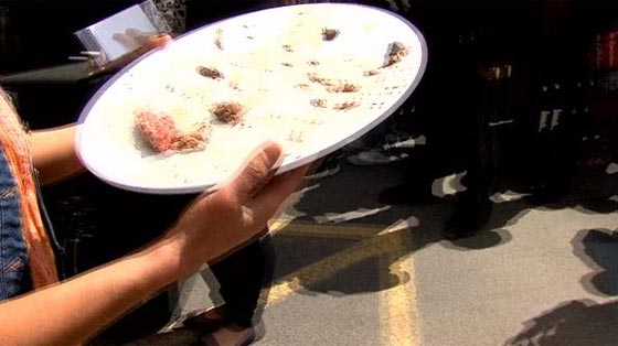 مسابقة في الشراهه: فيديو امراة من تكساس تلتهم 6 كغم من اللحم في 20 دقيقة   صورة رقم 7