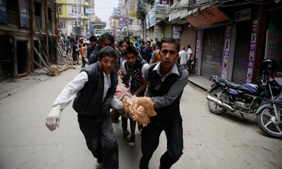 زلزال بقوة 7.5 يضرب نيبال ويخلف أكثر من 800 قتيل ودمار هائل صورة رقم 10