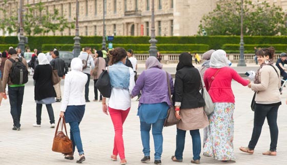 التنورة الطويلة تتسبب بمنع طالبة مسلمة من دخول مدرستها الفرنسية صورة رقم 5