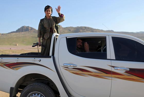 بالصور.. نساء كرديات في الصفوف الامامية يقاتلن تنظيم داعش صورة رقم 1