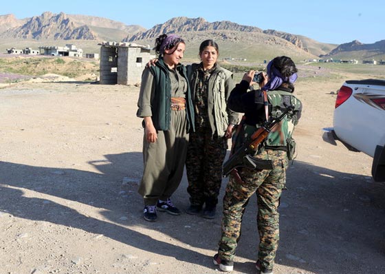 بالصور.. نساء كرديات في الصفوف الامامية يقاتلن تنظيم داعش صورة رقم 3