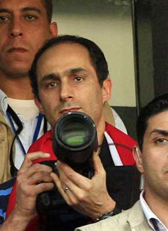 جمال مبارك يظهر في الاهرامات مدججا بكاميرا مثيرة للفضول!! صورة رقم 6