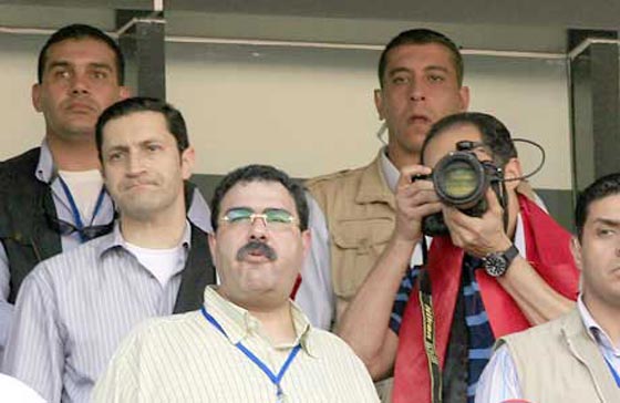 جمال مبارك يظهر في الاهرامات مدججا بكاميرا مثيرة للفضول!! صورة رقم 5