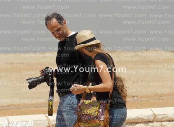 جمال مبارك يظهر في الاهرامات مدججا بكاميرا مثيرة للفضول!! صورة رقم 2