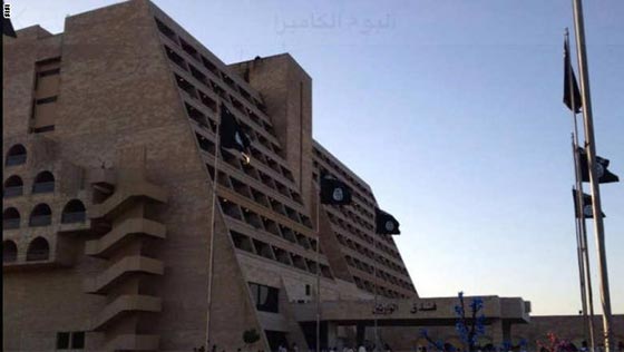 بالصور.. داعش يعيد افتتاح فندق نينوى الدولي تحت مسمى الوارثين صورة رقم 1