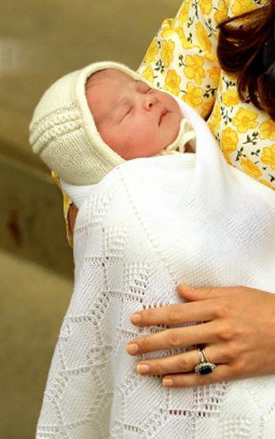 الاميرة كيت ميدلتون تذهل نساء بريطانيا في أول طلة لها بعد الولادة صورة رقم 9