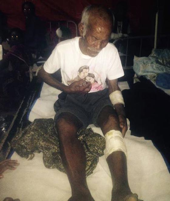 انتشال عجوز يبلغ 100 عام حيا من تحت انقاض زلزال نيبال صورة رقم 7